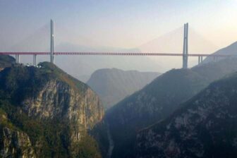 Huajiang Gorge Bridge
