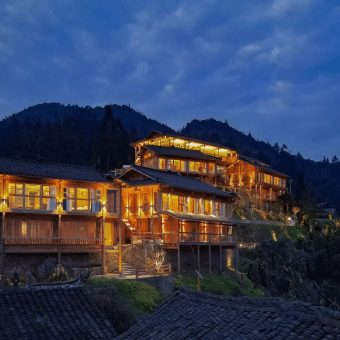 Moon Mountain Residence